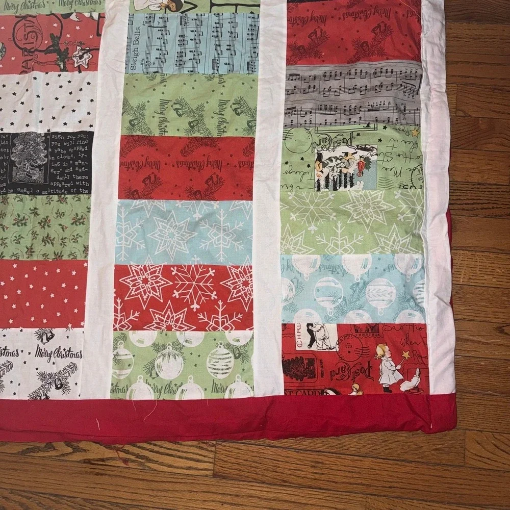 Handmade Christmas patchwork throw quilt approximately 58x75